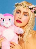 Forever icon CICCIOLINA 🤍 @cicciolina_official 🤍  Styling @anyaziourovaHair @anthonyperezhairM...jpg