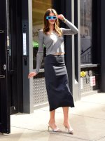 Kaia Gerber demonstrates proper solar eclipse  (9).jpg