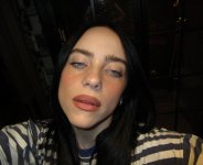 billieeilish_1762448473_3760012772219279084_28527810063bd2c7fbb07075.jpg