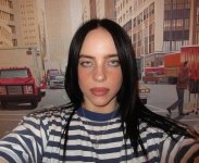 billieeilish_1762448473_3760012772227643159_28527810ca9ff3c7a8a7f511.jpg