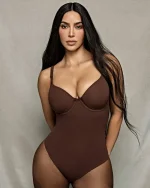kim-kardashian-flashes-thong-tights-935744010.webp