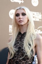 taylor-momsen-nipples-see-through-lace-dress-rock-hall-010.jpg