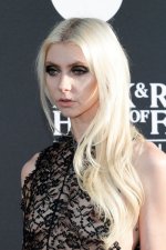 taylor-momsen-nipples-see-through-lace-dress-rock-hall-013.jpg
