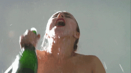 13134454_haydenpanettiere-champagnerduschebylarocco02.gif