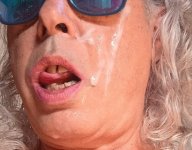 Sissy recibió semen en su cara de golfa.jpg