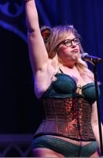 kirsten-vangsness-on-stage-2_thumbnail.jpg