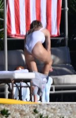 Sydney-Sweeney---Pool-day-in-Florida-74bf3fe5d0c43c69e0.jpg