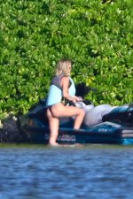 Sydney-Sweeney---Riding-jet-skis-in-Florida-3988ba24f520d04367.jpg