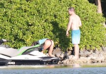 Sydney-Sweeney---Riding-jet-skis-in-Florida-29f9c82df595c7aff8.jpg