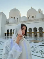 “Primeira vez em Abu Dhabi!Obrigada @visitabudhabi” — Emily Ratajkowski via ********** (4).webp
