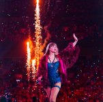 taylorswiftes___2025-12-11T205017.000Z_7.jpg