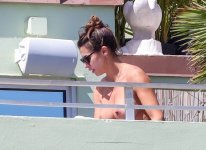 elisabetta_canalis_topless_miami__3_.jpg
