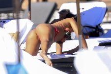 chantel-jeffries-thong-bikini-miami-beach-curves-ass.-010.jpg