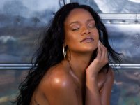 rihanna-topless-nipslip-fenty-beauty-uncensored-002.jpg