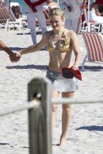 Zara Larsson - Enjoys a bikini beach day (9).jpg