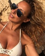 Pues toca cambiar las chanclas por los zapatos de baile , los bikinis por la ropa de ensayo y ...jpg