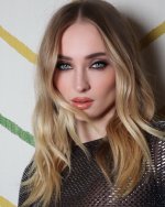 Sophie Turner ovSg5mRh_o 3.jpg