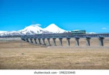 trains-on-qinghaitibet-railway-run-260nw-1982233445.webp