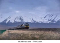 trains-on-qinghaitibet-railway-line-260nw-1995933389.webp