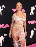 380848294_dojacat2023mtvvmas65.jpg