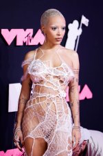380848154_dojacat2023mtvvmas56.jpg