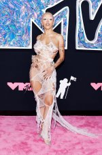 380848107_dojacat2023mtvvmas52.jpg