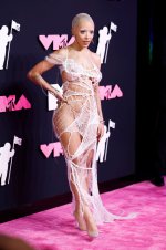 380848083_dojacat2023mtvvmas49.jpg