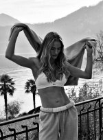 rosie-huntington-whiteley-05.jpg