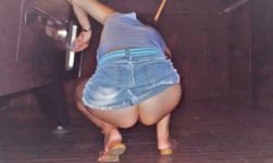 Sin Bragas Jugando Billar.jpg