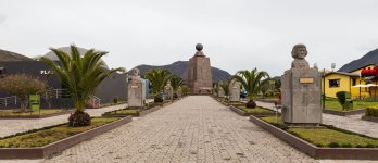 Mitad_del_Mundo,_Quito,_Ecuador,_2015-07-22,_DD_02.JPG