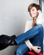 saraescu1981 - CdBBiEFs2Fa.jpg