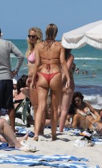 Kimberley Garner - Enjoys a day  (10).jpg