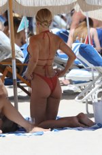 Kimberley Garner - Enjoys a day  (7).jpg