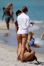 Kimberley_Garner_Booty_in_Thong_15-scaled.jpg