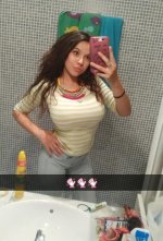 La comunicadora Sarah Santaolalla haciéndose un selfie muy guapa y sexy.jpg