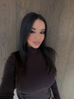 Las tetas de Sarah Santaolalla con jersey ceñido (4).jpg