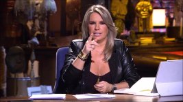 Carmen Porter en Cuarto Milenio con cazadora de cuero 3.jpg