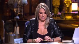 Carmen Porter en Cuarto Milenio con cazadora de cuero 5.jpg