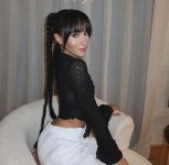 Aitana con trenzas infinitas.jpg