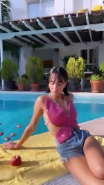 Tiktok Aitana (@holaitana.) en la piscina (1).jpg