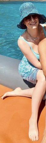Laura-Pausini-Feet-6011809.jpg
