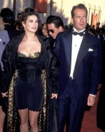 2018-04-26 20.19.44 1766345253726962687_demimoore.jpg