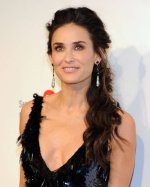 2018-04-17 11.03.40 1759542394921734680_demimoore.jpg