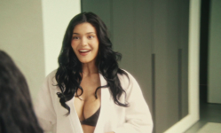 kylie25ba601484535bda4.png
