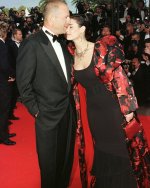 2018-05-05 09.35.03 1772543757491488483_demimoore.jpg