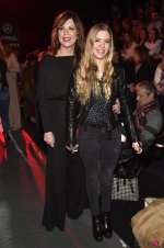 107108_belinda-washington-hija-front-row-desfile-andres-sarda-madrid-fashion-week-otono-invier...jpg