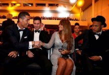 1101_ronaldo_antonella_messi_g-650x446.jpg