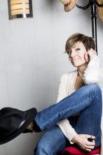 hola-hola-jpg-651d29ebdcda8-683x1024 (1).jpg