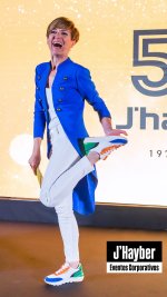 saraescu1981 - DNyRKg2WAcW.jpg