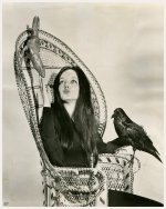 10119137_86468_morticia_addams__carolyn_jones__gippo_122_211lo.jpg